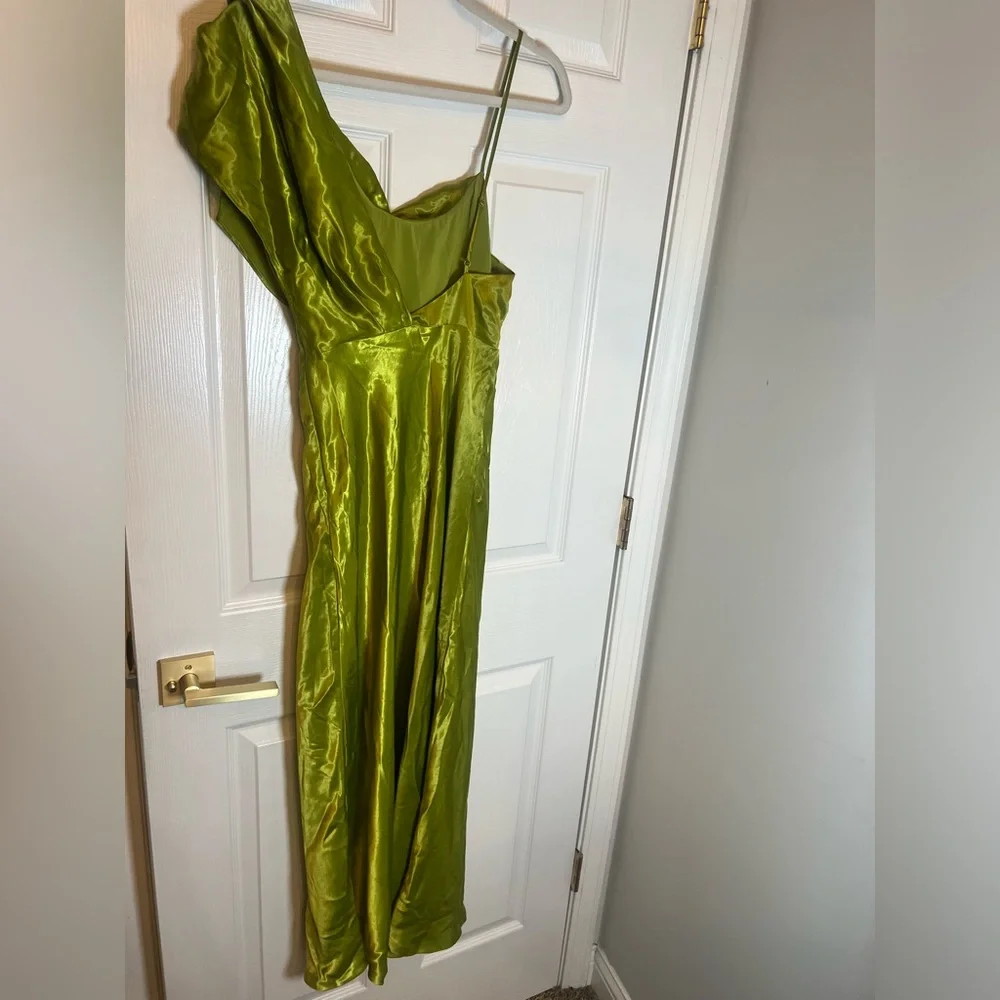 House of Harlow 1960 x REVOLVE Antonia Gown in Green - Picture 6 of 7